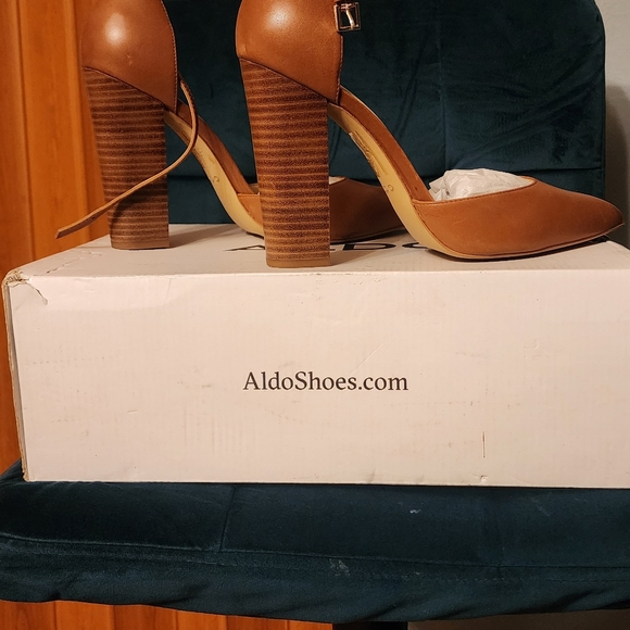 Aldo Brown Heels - Picture 2 of 6